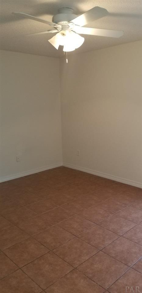 Building Photo - 1046 Peakview Dr