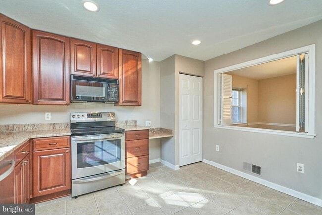 Building Photo - 8038 Sleepy View Ln