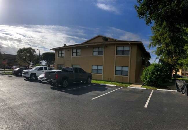 Building Photo - NICE UNIT FOR RENT!!! 2/2 EXCELLENT LOCATION!!