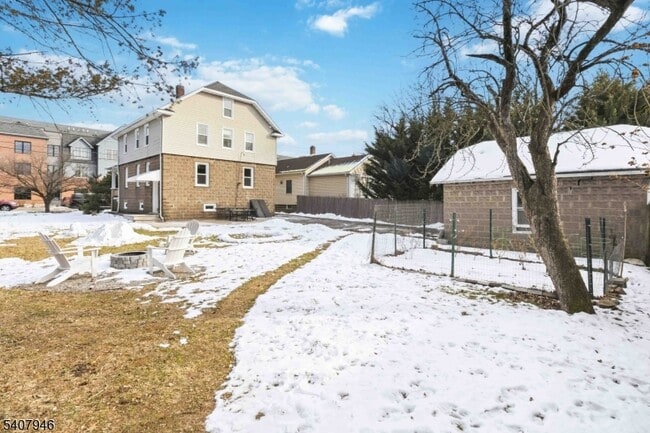 Building Photo - 10 Zazzetti St