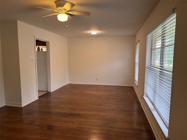 Building Photo - 4013 Newshire Dr