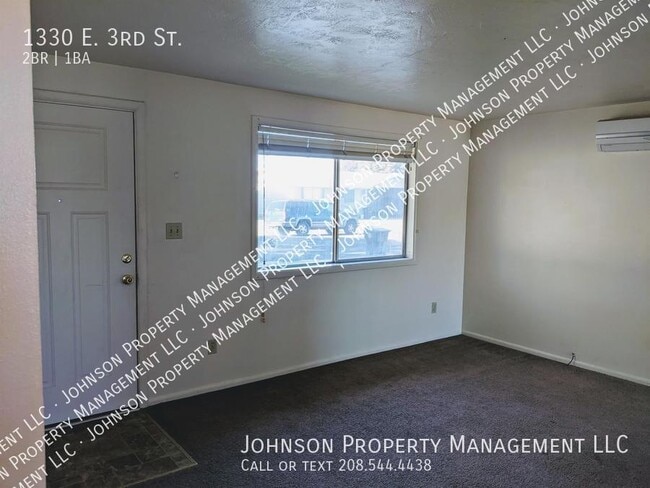 Building Photo - 1330 E 3rd St