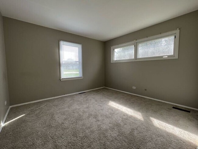Building Photo - 3 Bedroom Home in Wheaton