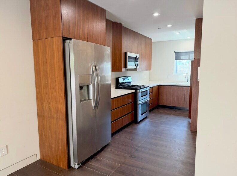 Building Photo - 4063 Huron Ave