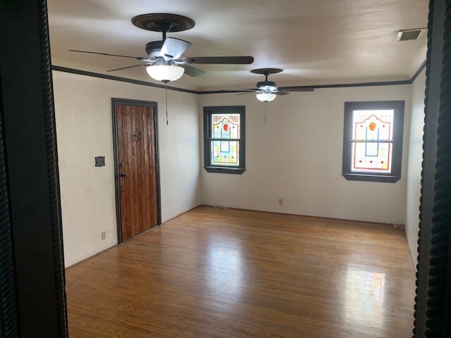 Living room - 14829 Carnell St