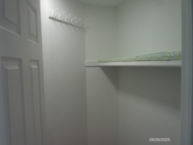 Building Photo - 43885 Stoney Ln