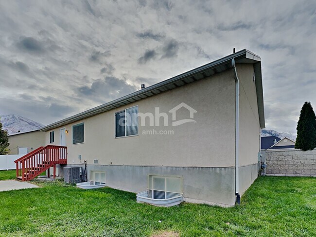 Building Photo - 2313 E 1450 S