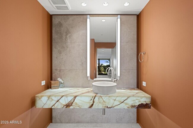 Building Photo - 7167 E Rancho Vista Dr