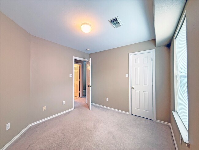 Building Photo - 63 Ledgestone Pl