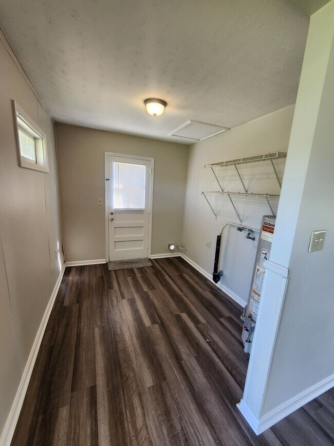 Building Photo - Newly updated 3 bedroom 1.5 bath home for rent in Valley Station!
