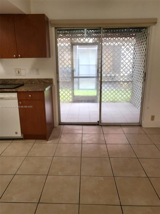 Building Photo - 2554 NW 52nd Ave