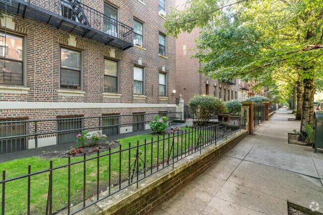 Building Photo - 392 St Johns Pl