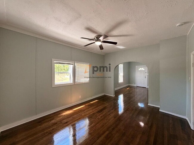 Building Photo - 422 Hoyt St