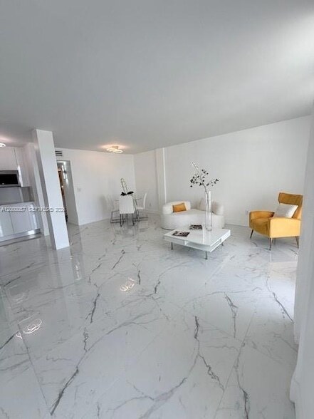 Building Photo - 1100 Alton Rd