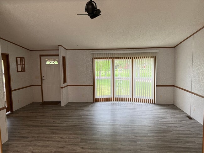 Building Photo - 3 Bedroom, 2 Bath Home for Rent