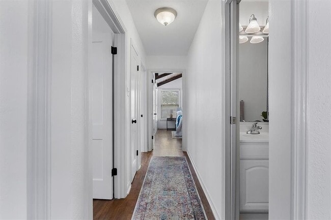 Building Photo - 5101 Balcones Dr