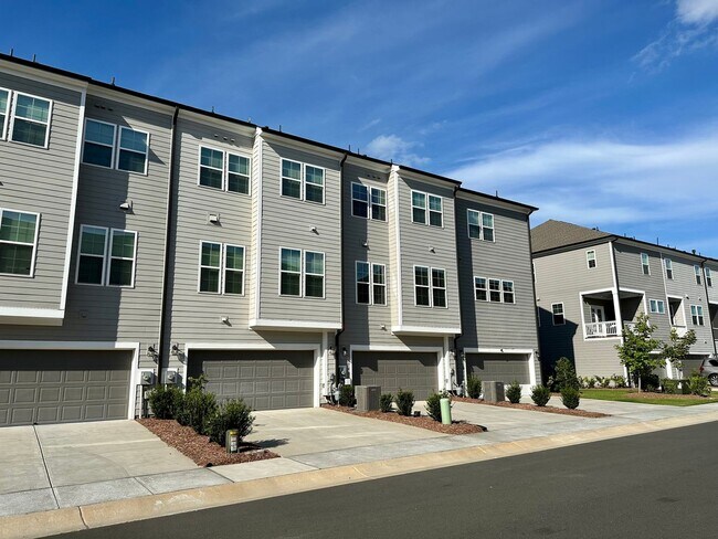 Building Photo - Gorgeous 4 Bedroom | 3.5 Bath Cary Townhom...