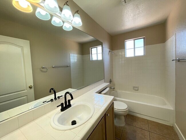 Building Photo - Carry Over Showing: This property has been...