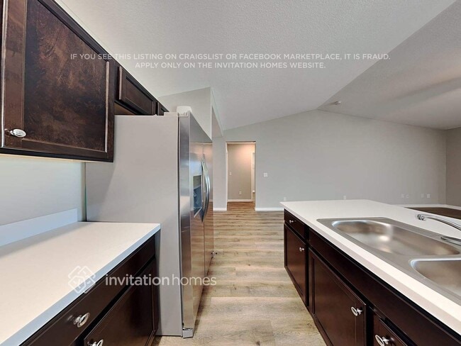 Building Photo - 121 SE 16th Terrace