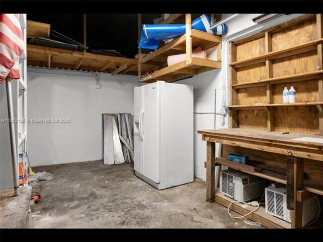 Building Photo - 5191 SW 67th Ave