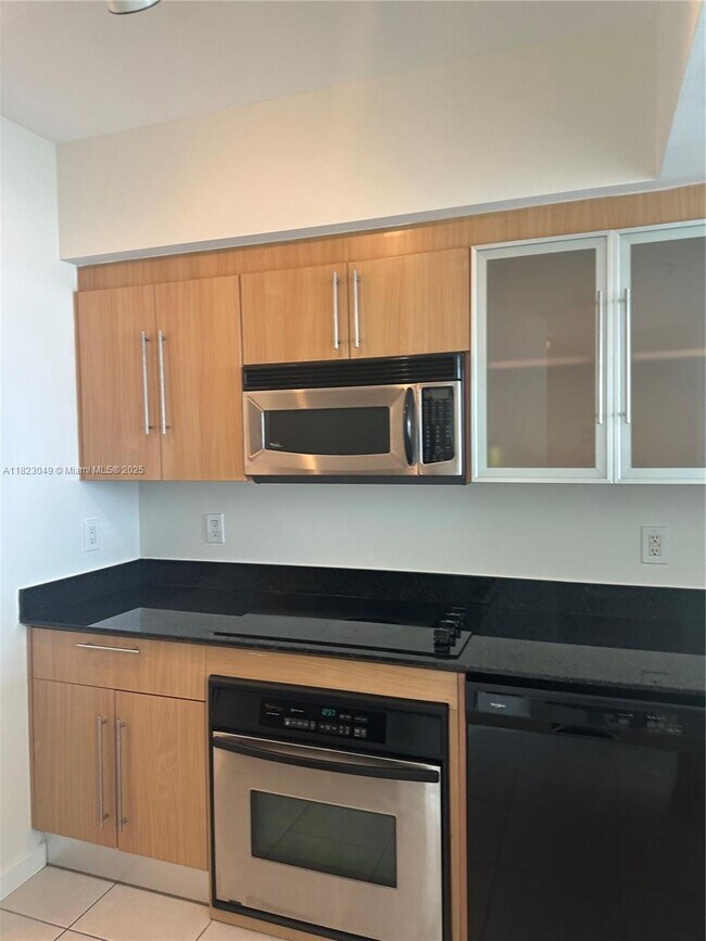 Building Photo - 325 Biscayne Blvd
