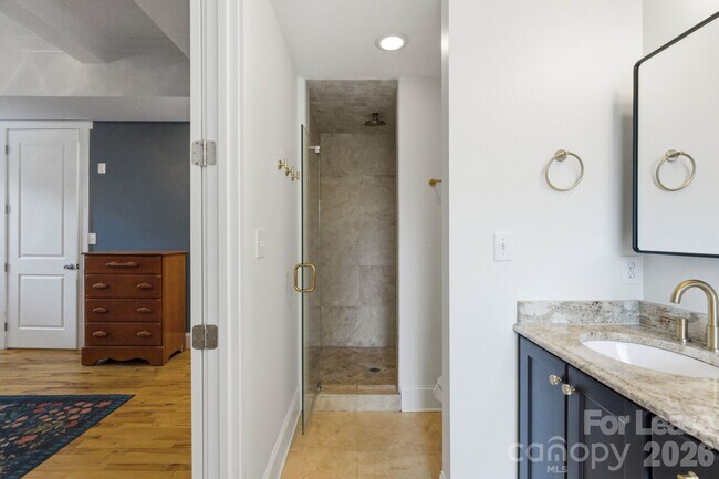 Building Photo - 2724 Holt St