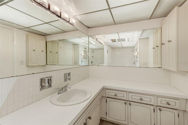 Building Photo - 10280 Imperial Point Dr W