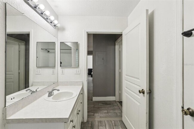 Building Photo - 17104 Carrington Park Dr