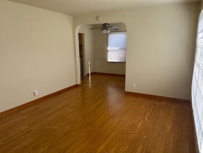 Building Photo - NEW PRICE REDUCTION: House 2bd 1ba- yard, ...