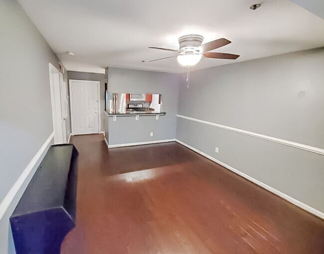 Building Photo - Beautifully Updated 1 Bed 1 Bath Condo With Sunroom In Sought After Point At Park