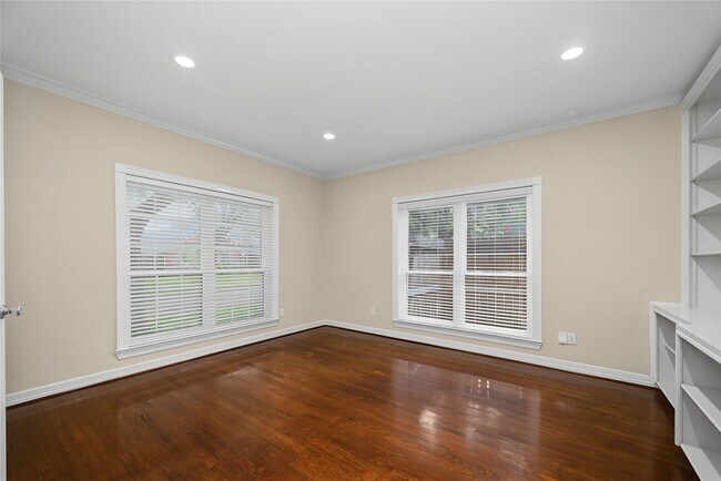 Building Photo - 14135 Swallowfield Dr