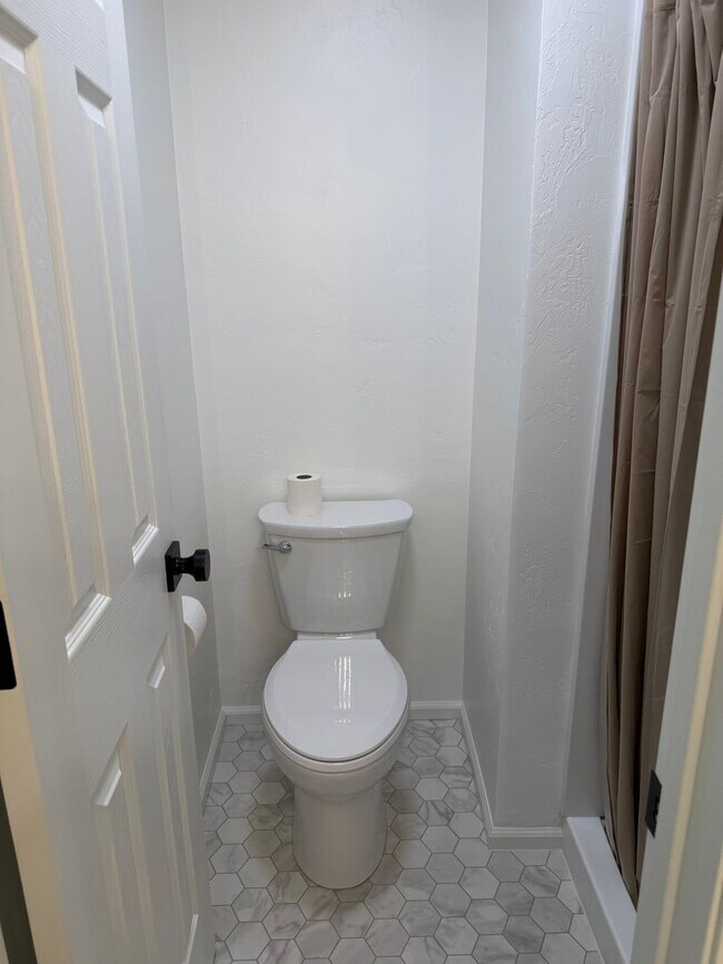 Building Photo - Updated 3 bedroom 2 bath home in a great neighborhood!