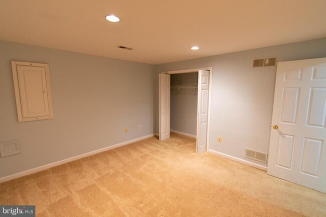 Building Photo - 11970 Thurloe Dr