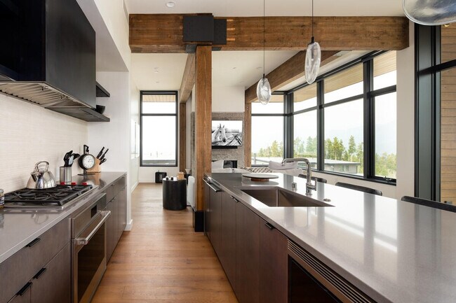 Building Photo - 4 Boathouse Way