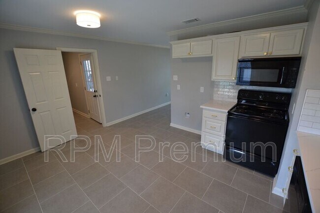 Building Photo - 1632 Mary Lou Dr