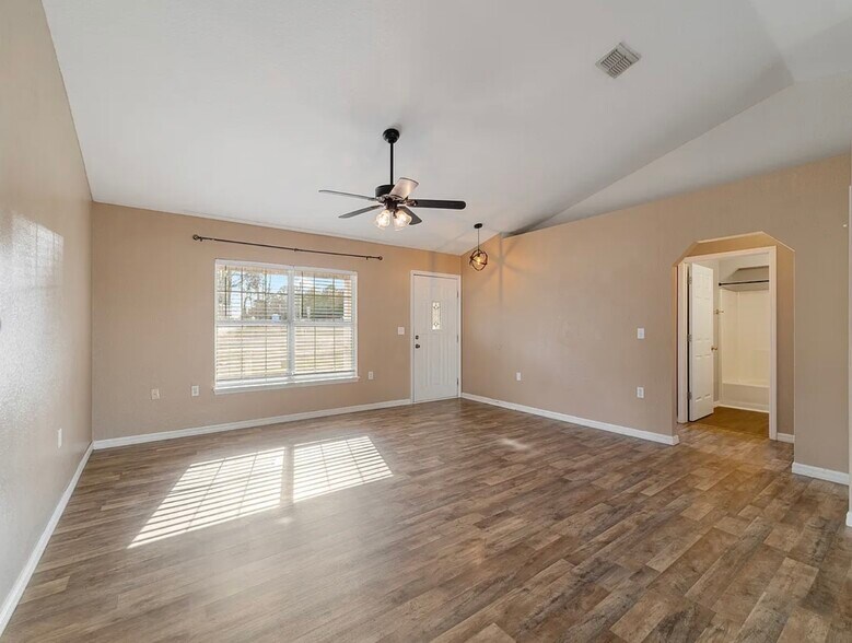 Building Photo - 6930 Bahia Rd