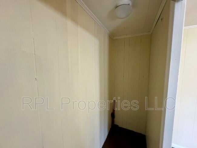 Building Photo - 388 Lower Mulberry St