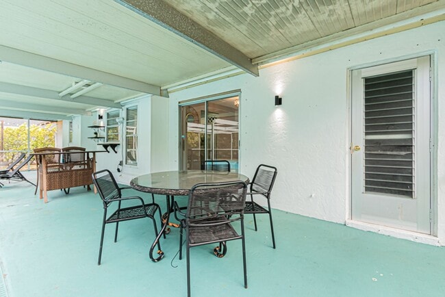 Building Photo - Pet-Friendly Home with Private Pool in Des...