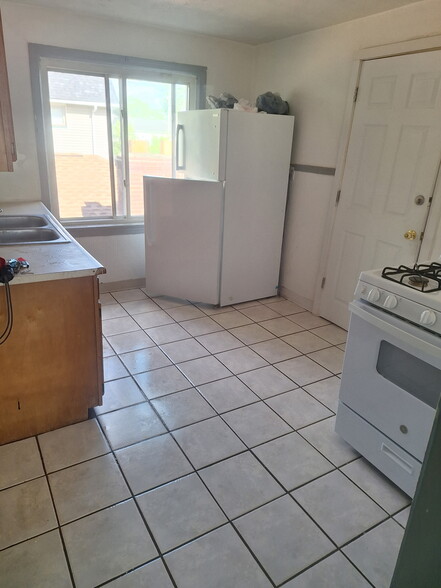 Building Photo - 12417 Watterson Ave