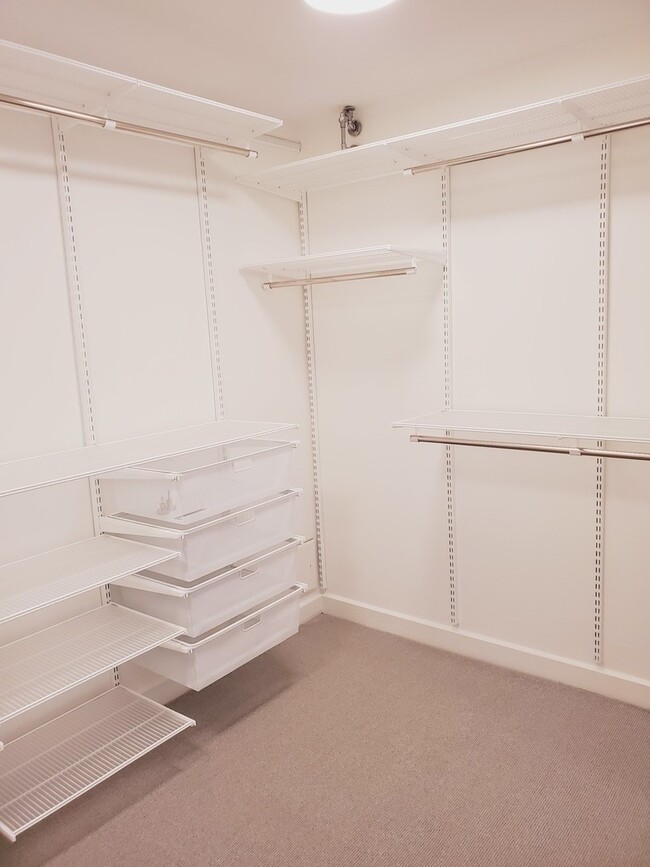 Building Photo - 180 E Pearson St