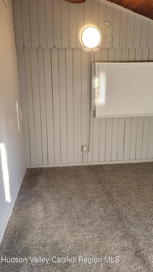 Building Photo - 5 Maple St