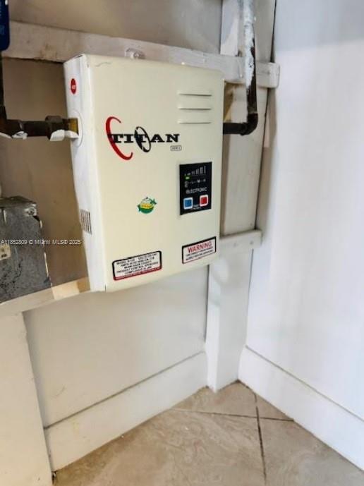 Building Photo - 2425 NE 135th St