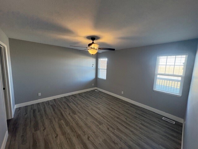 Building Photo - 231 W Lester St