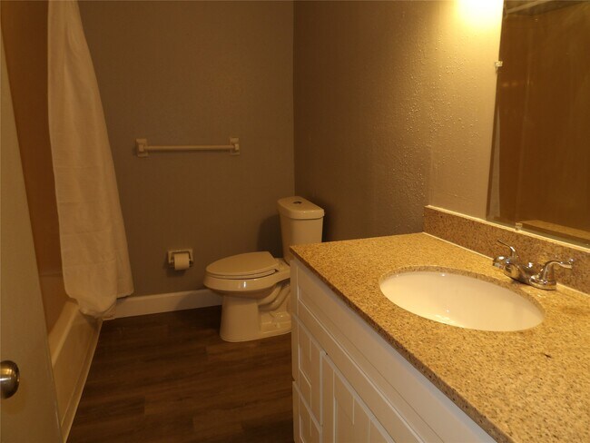 Building Photo - 4705 37th St E