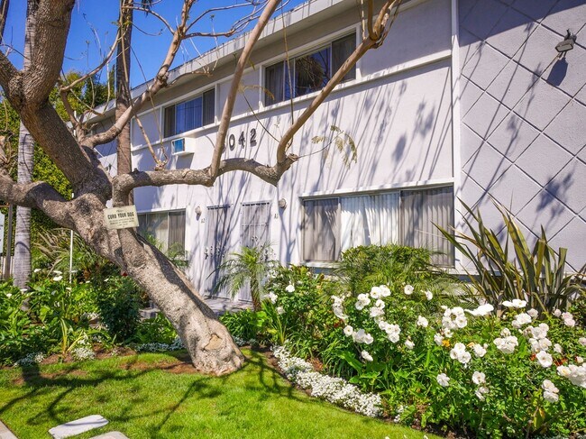 Interior Photo - 3042 Livonia Ave