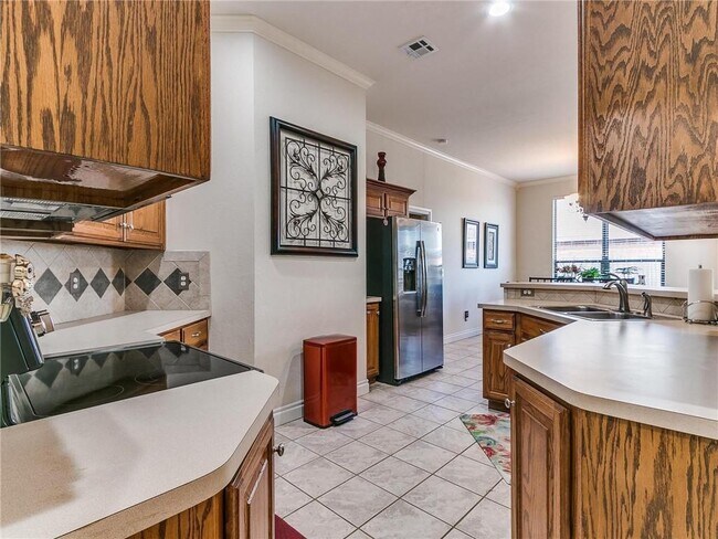 Building Photo - 4817 Montrose Dr