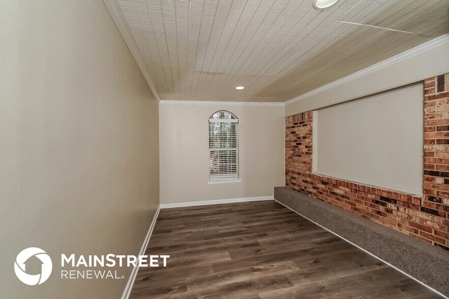 Building Photo - 2812 Lambert Cir