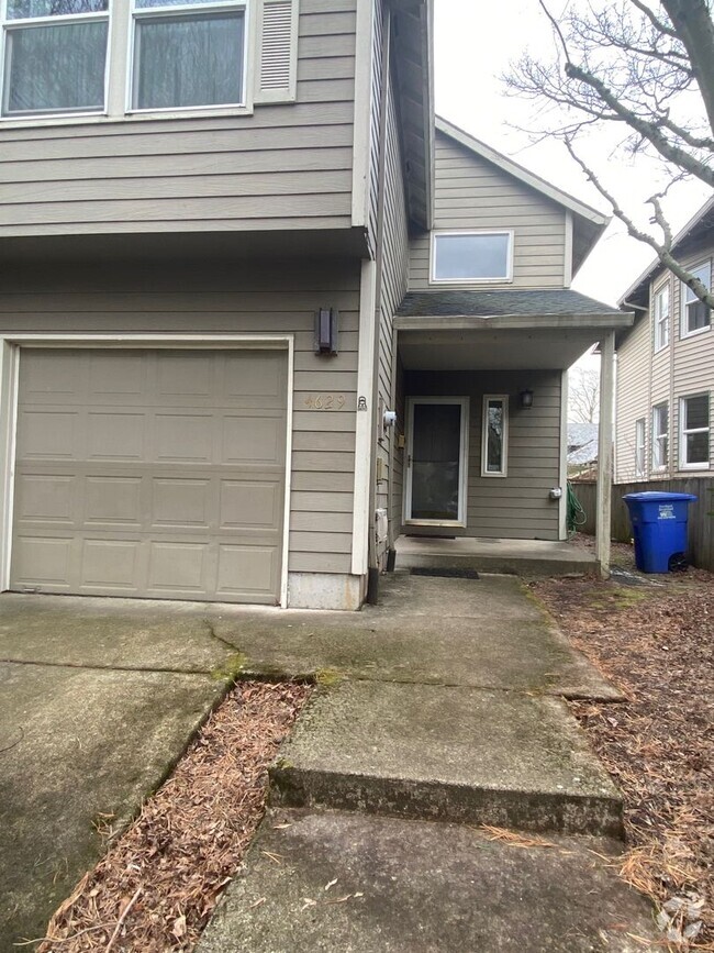 Building Photo - Alberta Arts Townhouse 3 bedroom 2.5 bathr...