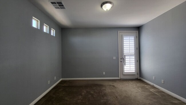 Building Photo - 5 bedroom, 4 bathroom home with a Casita