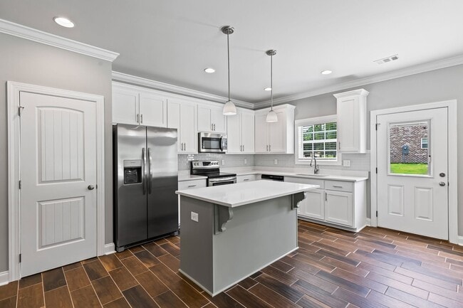 Building Photo - Available July 15th!